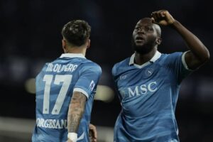 Romelu Lukaku merayakan golnya dalam laga Napoli vs Empoli di Serie A, Selasa (15/4/2025) dini hari WIB. (c) Alessandro Garofalo/LaPresse via AP