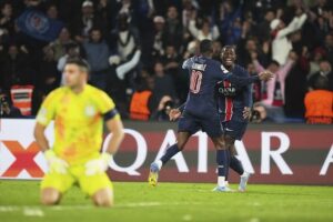 Liga Champions 2024/25: Selebrasi Nuno Mendes (kanan) bersama Ousmane Dembele di laga PSG vs Aston Villa pada leg 1 perempat final (c) AP Photo/Thibault Camus