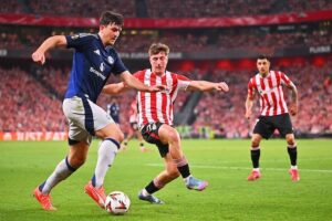 Aksi Harry Maguire di laga Athletic Bilbao vs Manchester United, Semifinal Liga Europa 2024/2025 (c) AP Photo/Miguel Oses