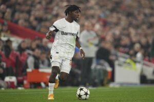 Bek Bayer Leverkusen Jeremie Frimpong. (c) AP Photo/Jon Super