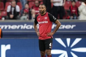 Bek Bayer Leverkusen Jonathan Tah. (c) AP Photo/Martin Meissner