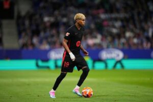Lamine Yamal beraksi dalam laga Espanyol vs Barcelona di La Liga 2024/2025, Jumat (16/5/2025) dini hari WIB. (c) AP Photo/Jose Breton
