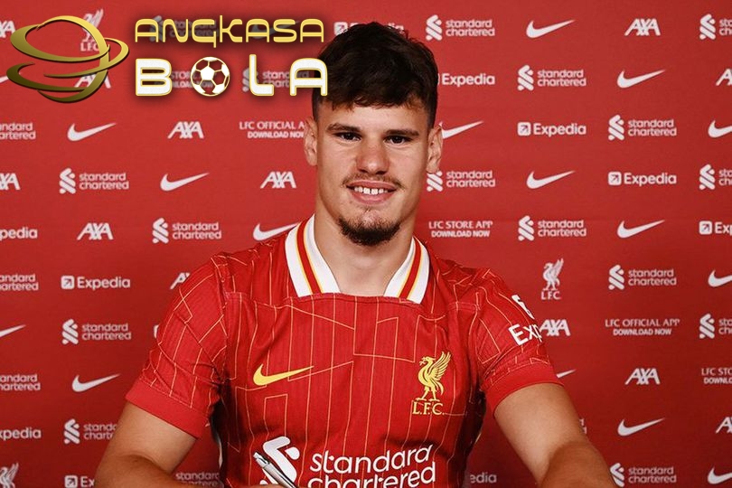 Resmi Liverpool Umumkan Kedatangan Bek Kiri Baru Milos Kerkez