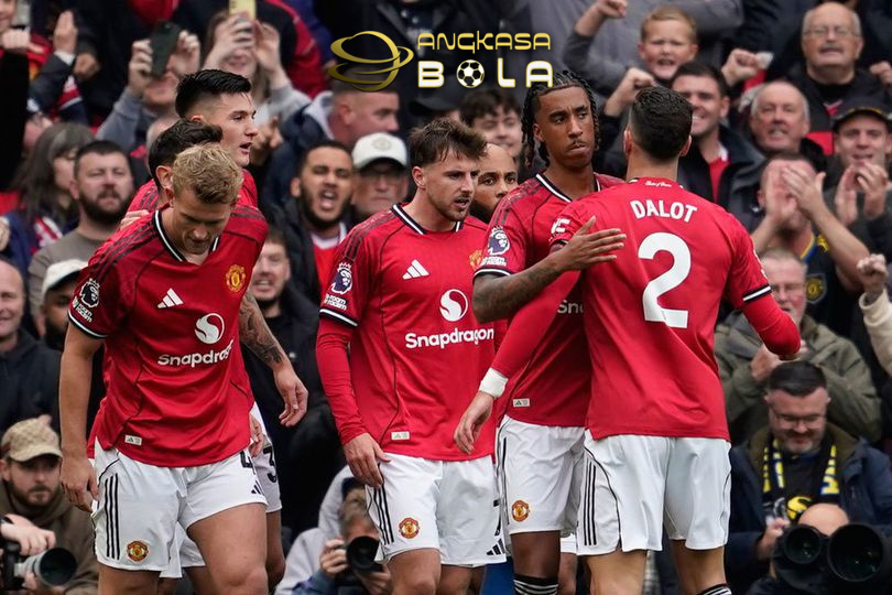 Manchester United: Masalahnya Bukan Mengalahkan Tim Besar, tapi Menjaga Konsistensi