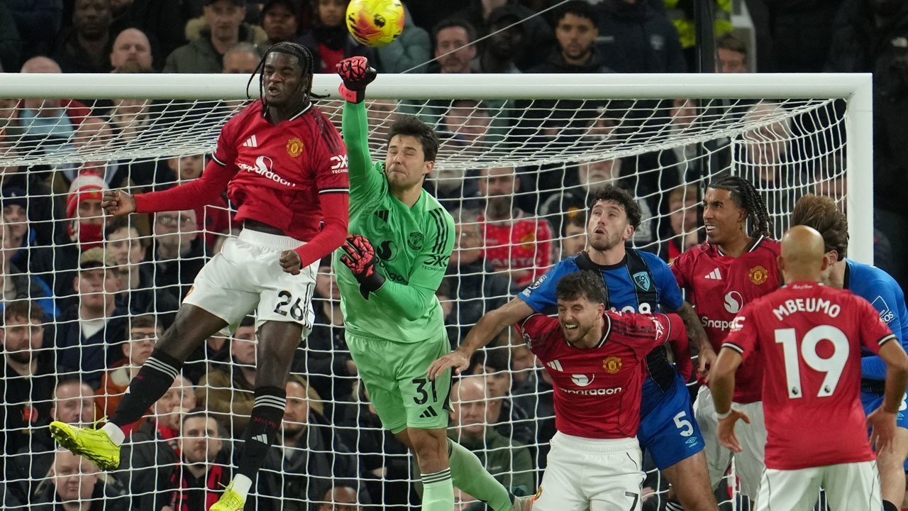 Senne Lammens Menggila di Laga Man Utd vs Bournemouth: Performa yang Undang Pujian Amorim dan Iraola